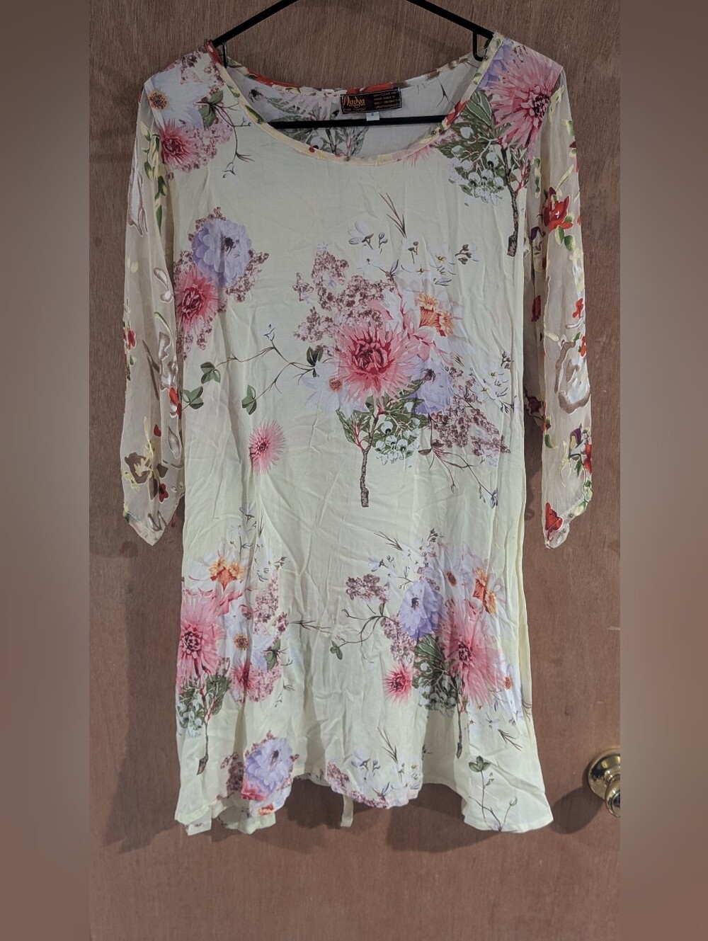 Light Green Floral Scoop-Neck Tunic with 3/4 Sleeves